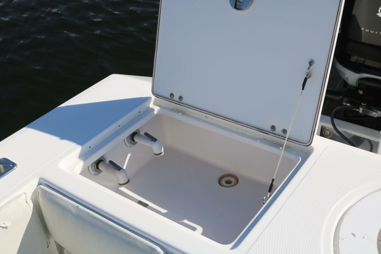 2008 Venture 39 Center Console - Image 7