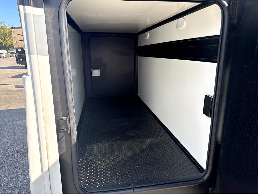 2027 THOR MOTOR COACH TIBURON 24XL - Image 6