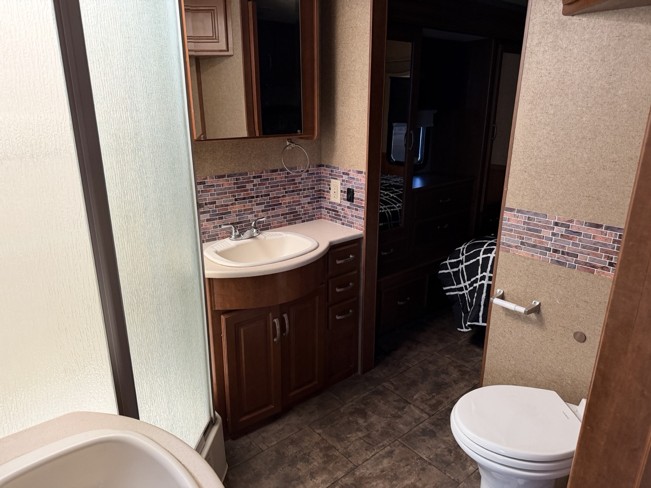 2014 Thor Motor Coach Challenger 37GT - Image 12