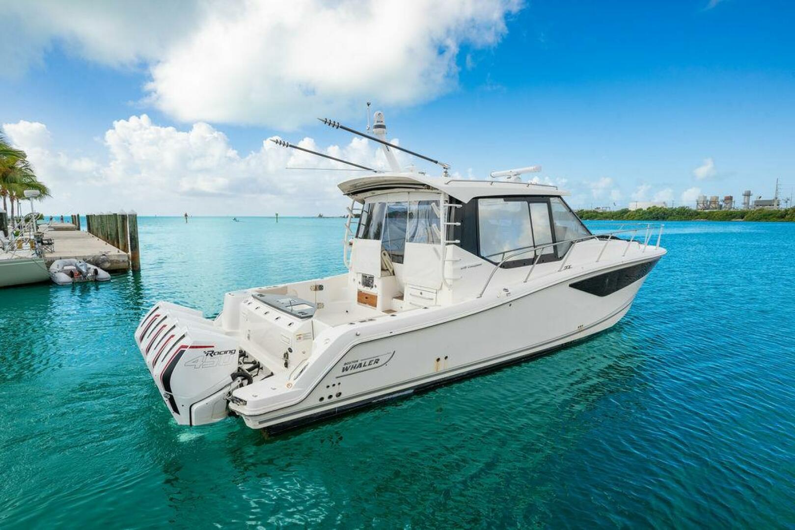 2023 Boston Whaler 405 Conquest - Image 2