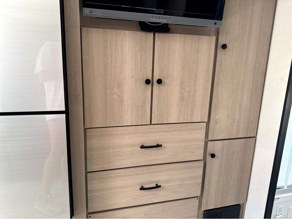 2025 FOREST RIVER SUNSEEKER 2400T - Image 27