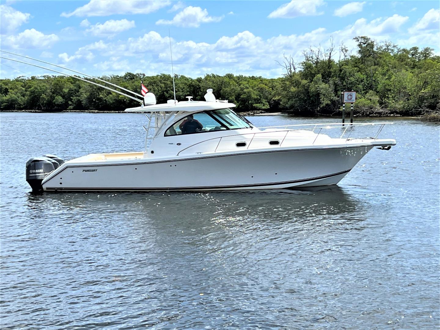2016 Pursuit OS 385 Offshore - Image 1