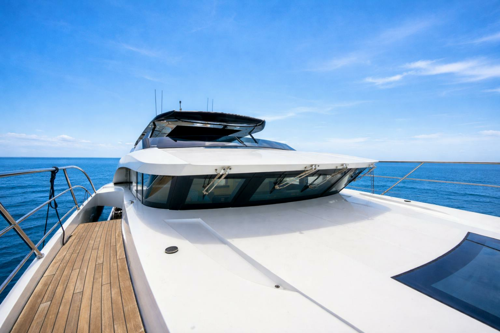 2018 Dominator Yachts Dominator Ilumen Base - Image 6