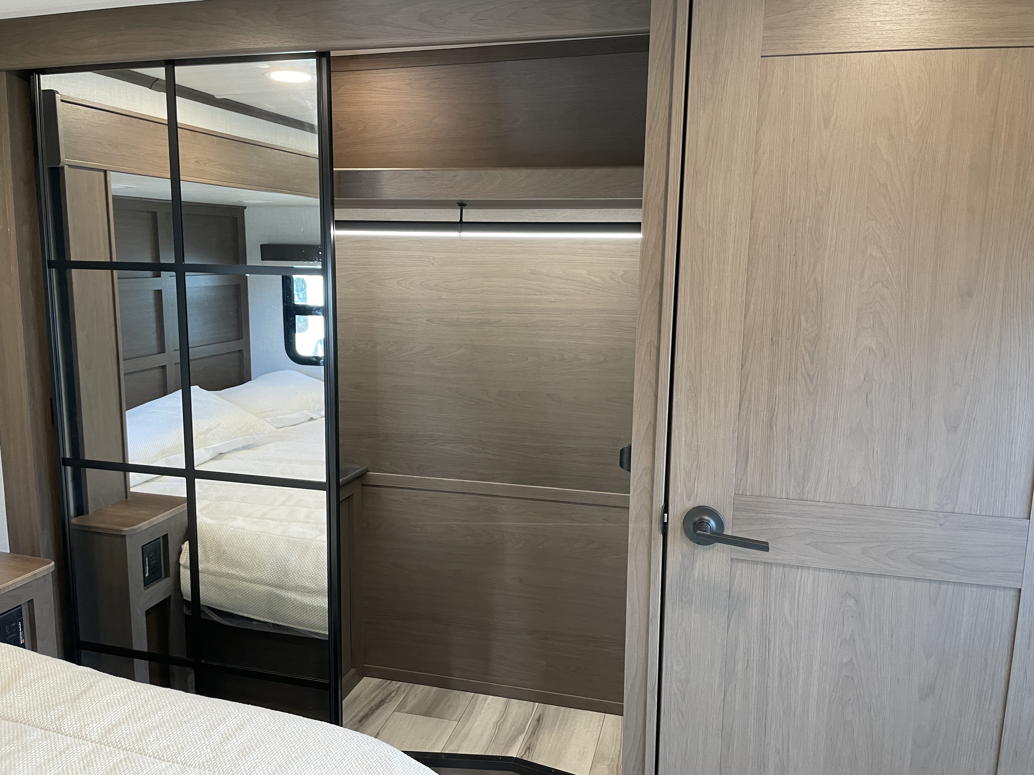 2027 Keystone Cougar 320RDS - Image 21