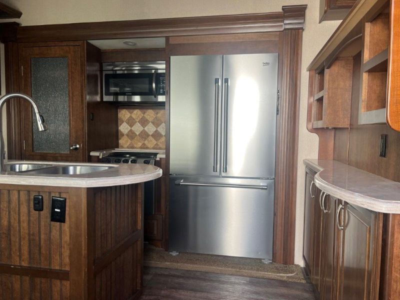 2015 Forest River Cardinal 3825FL - Image 3