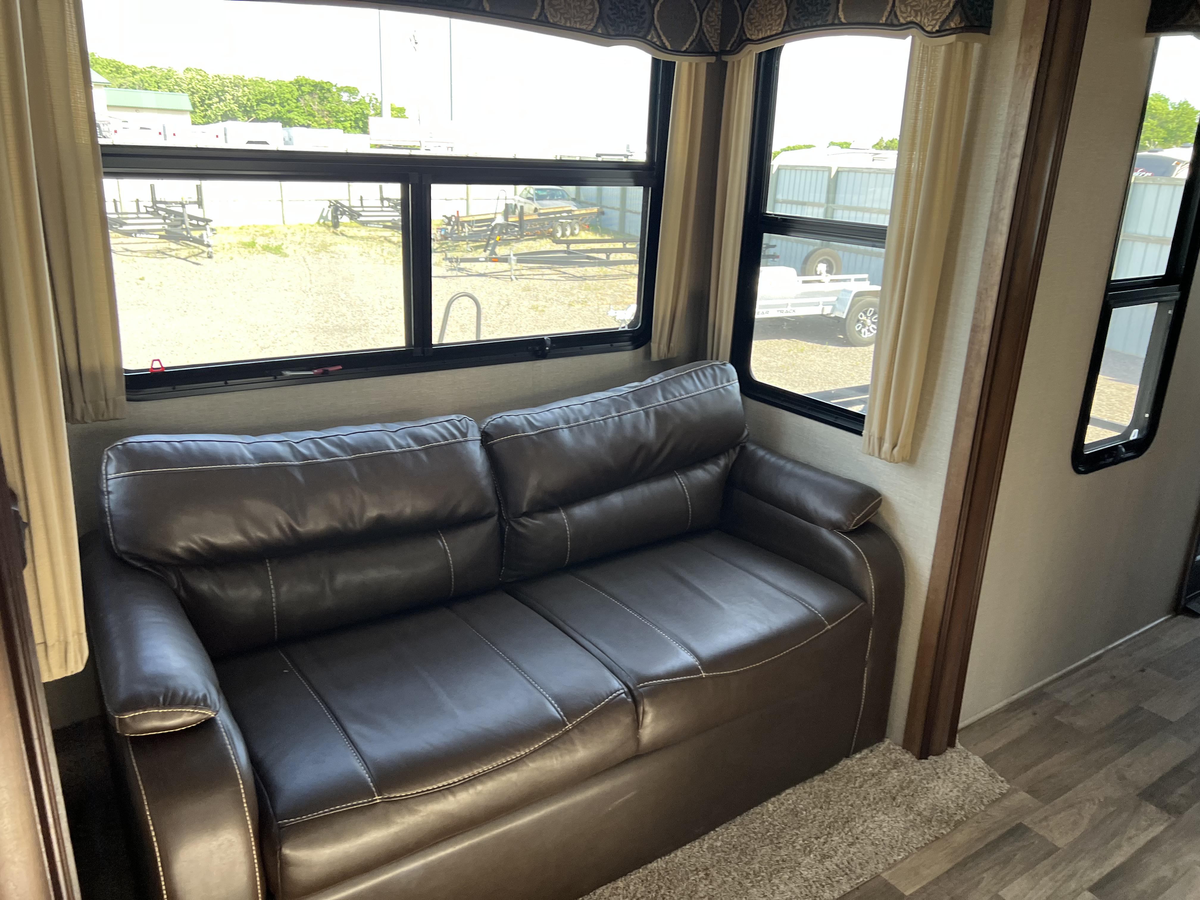 2018 Keystone Montana 3820FK - Image 12