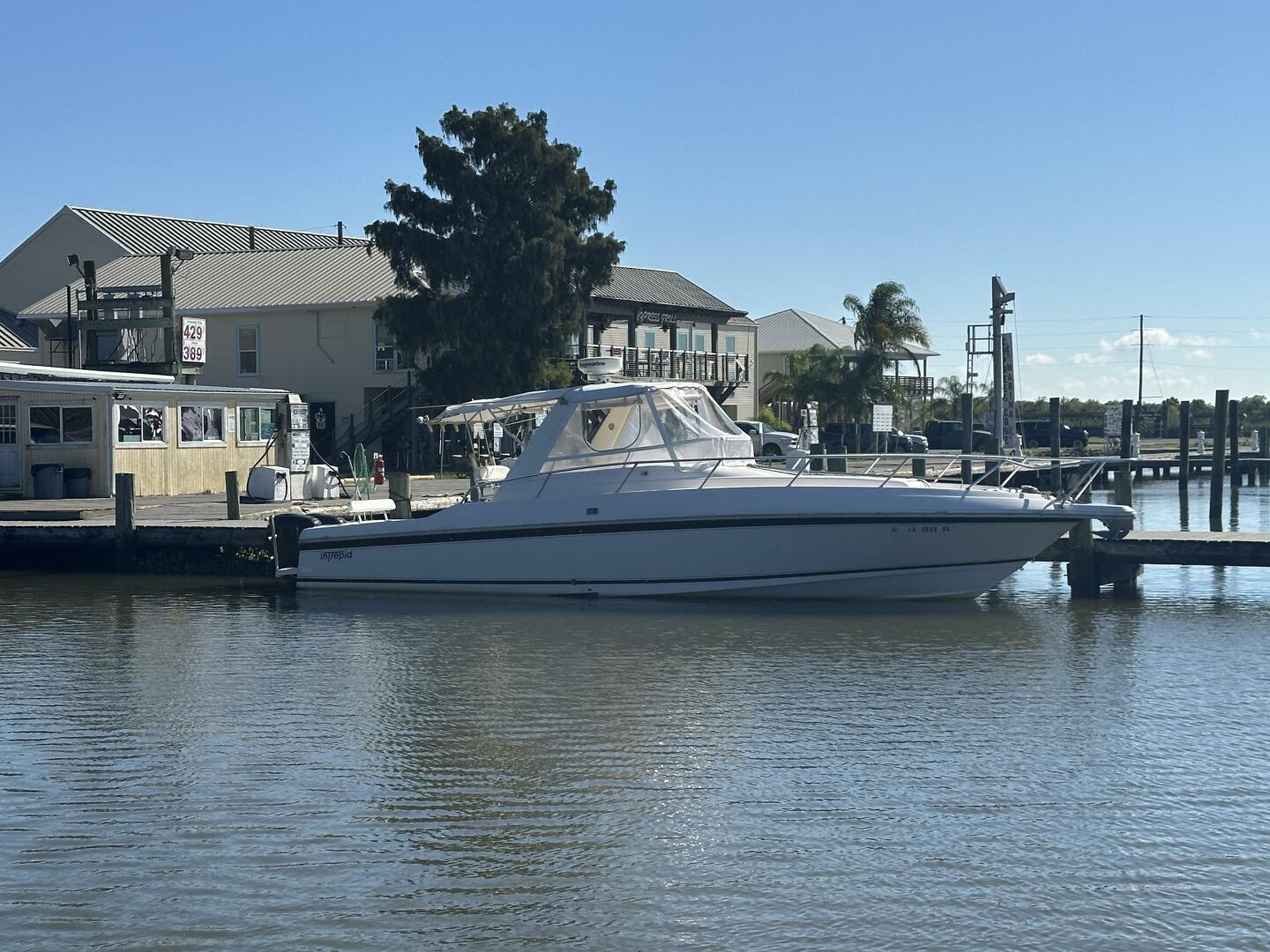 1994 Intrepid 376 Walkaround - Image 2