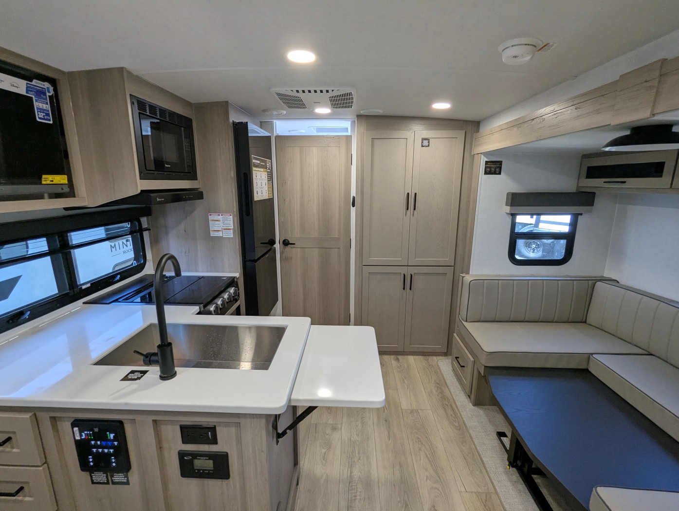 2026 Forest River Rockwood Mini Lite 2214S - Image 11