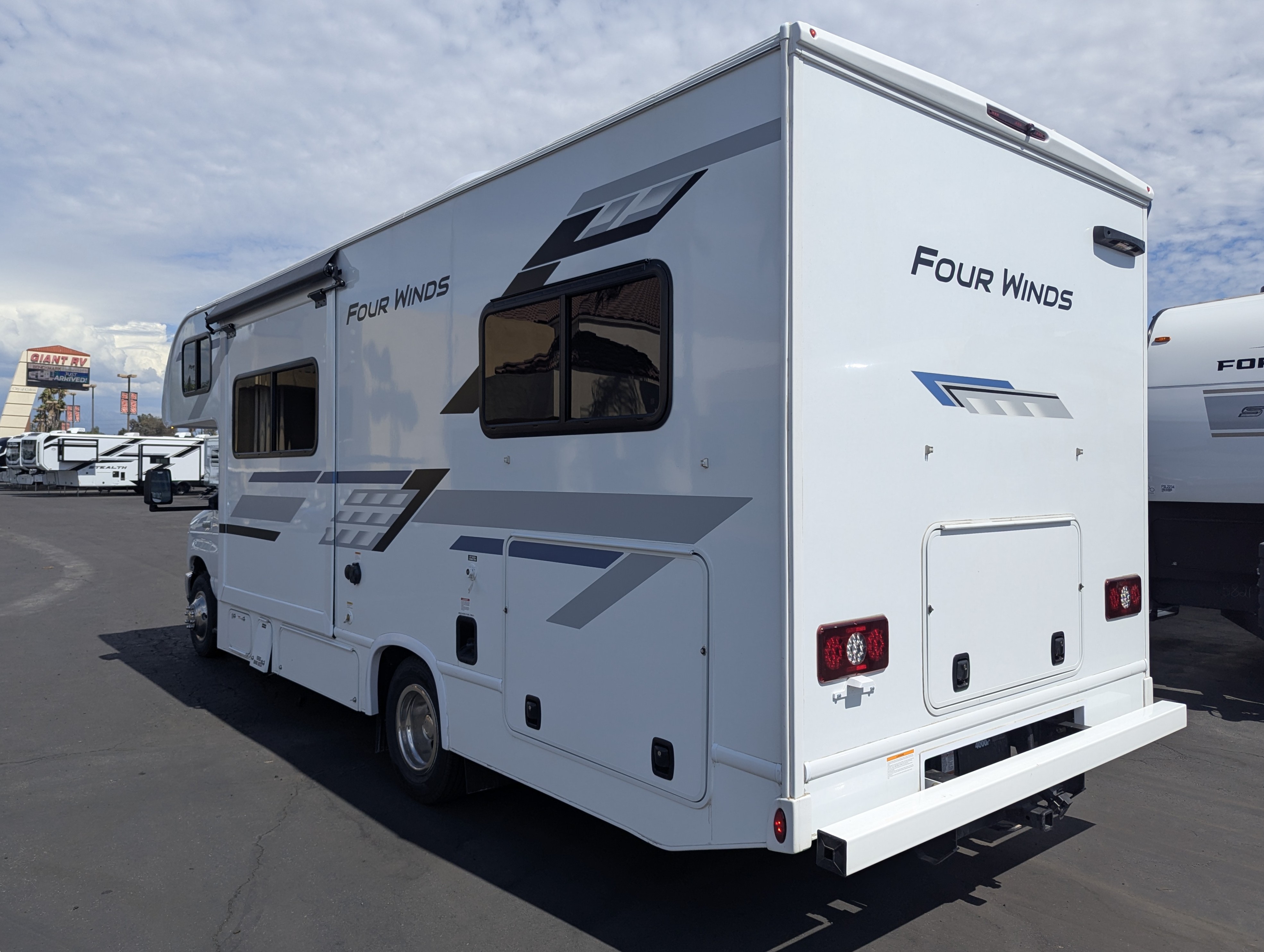 2027 Thor Motor Coach Four Winds 25Z - Image 4