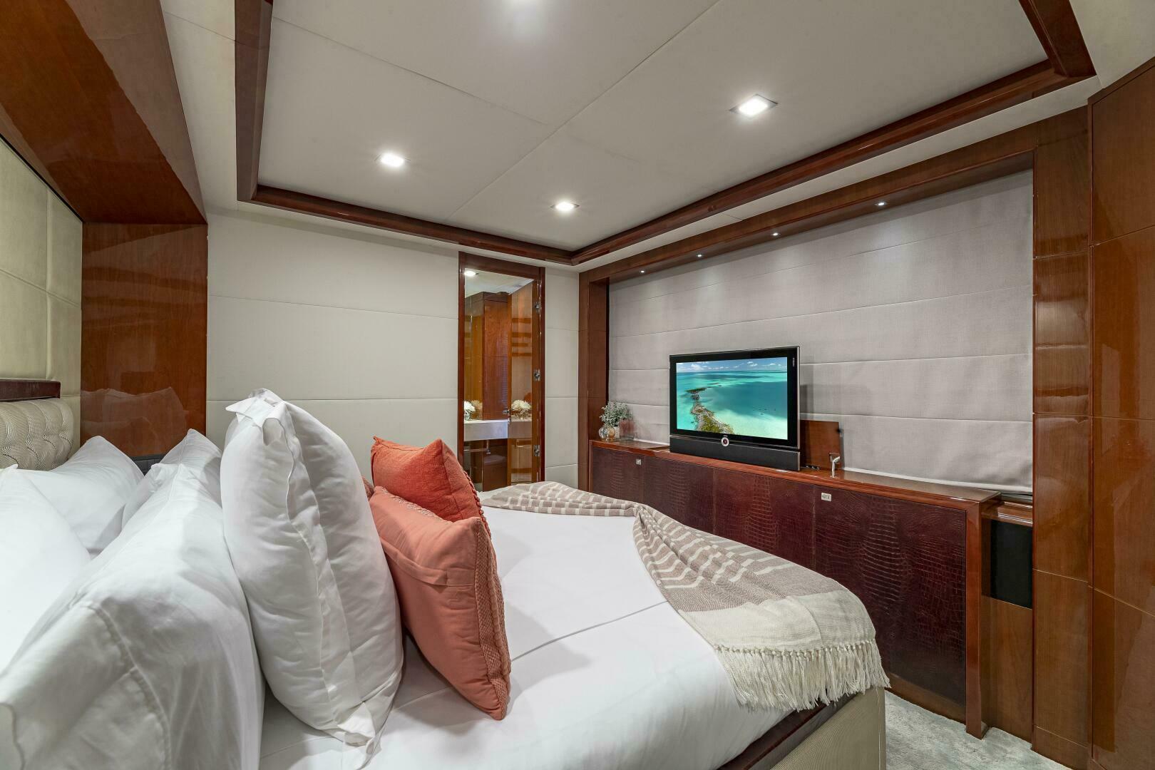 2012 Princess 32M - Image 46