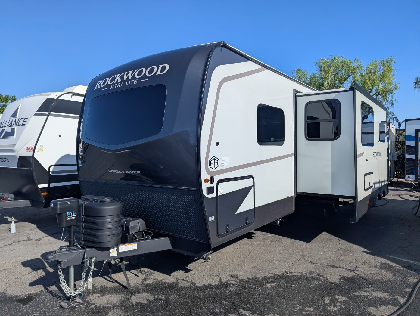 2027 Forest River Rockwood Ultra Lite 2706BH - Image 3
