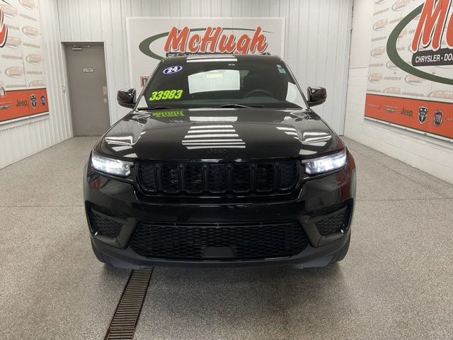 2024 Jeep Grand-Cherokee-L Laredo Altitude 4x4 - Image 2