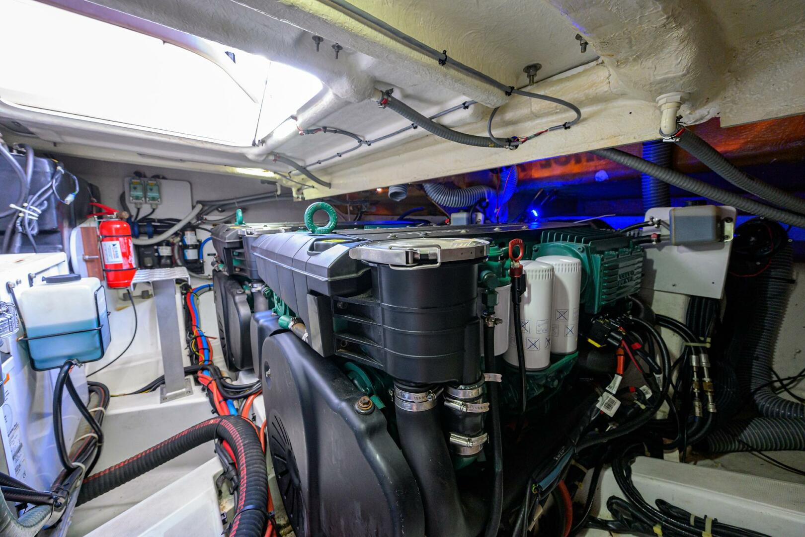2003 Jupiter 31 Cuddy - Image 133