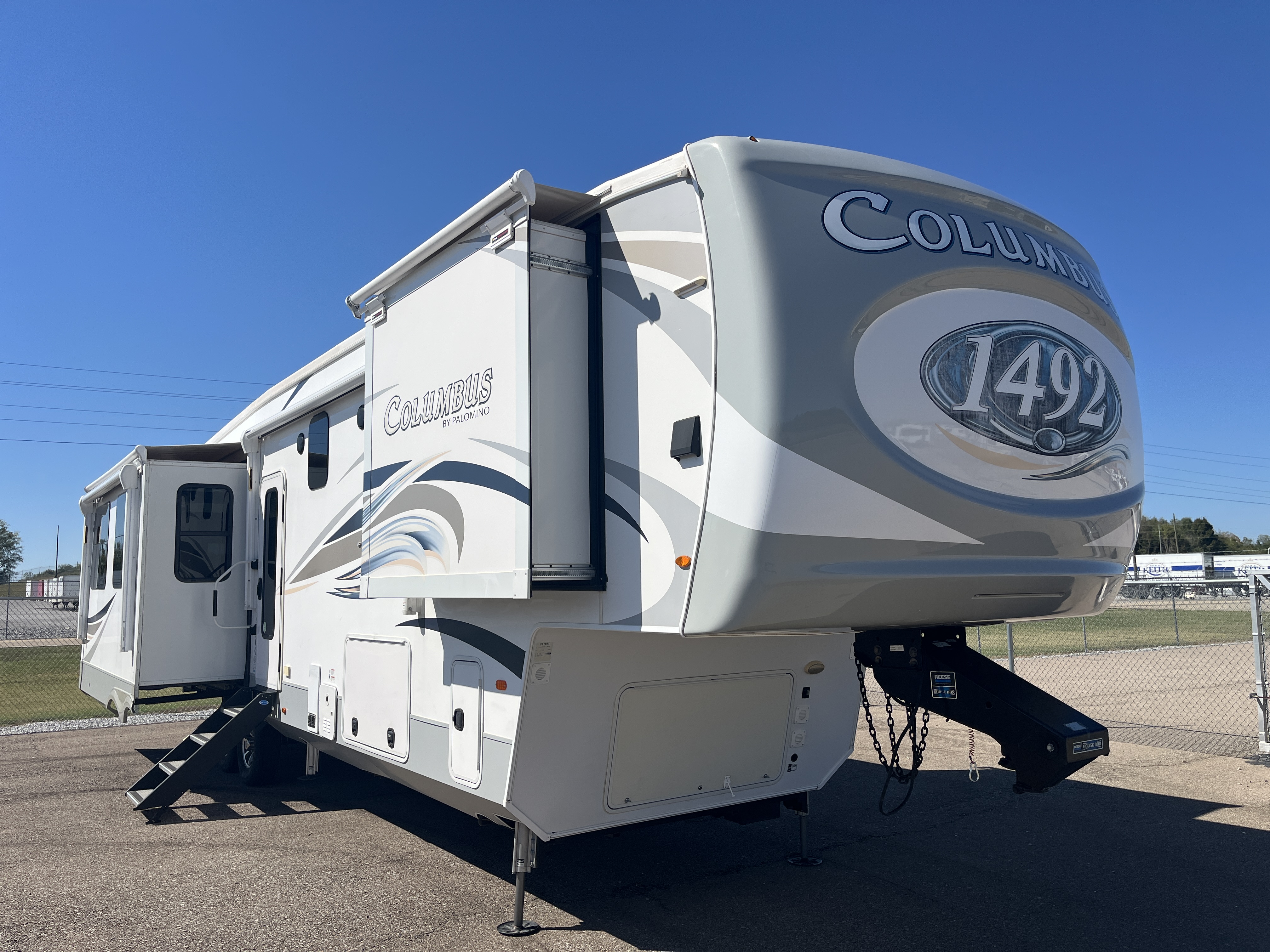 2021 PALOMINO COLUMBUS 383FBW - Image 1