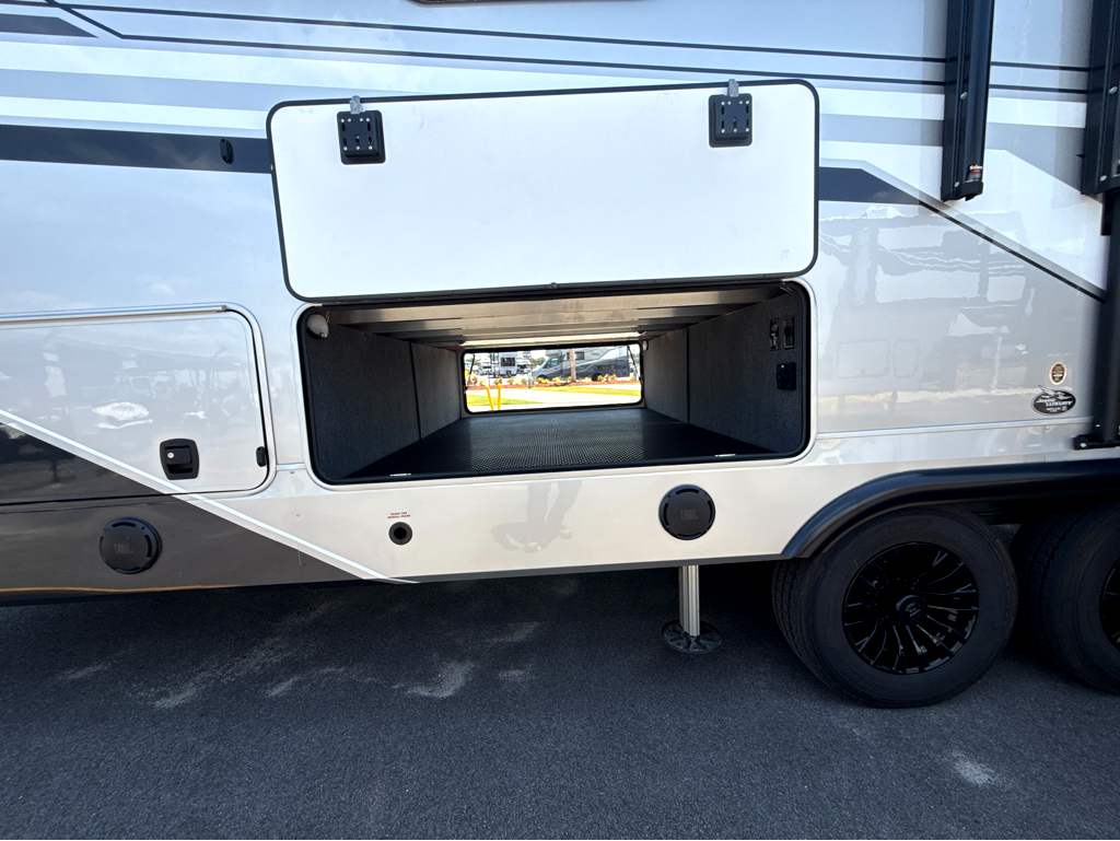 2027 JAYCO PINNACLE 39FLOK - Image 8