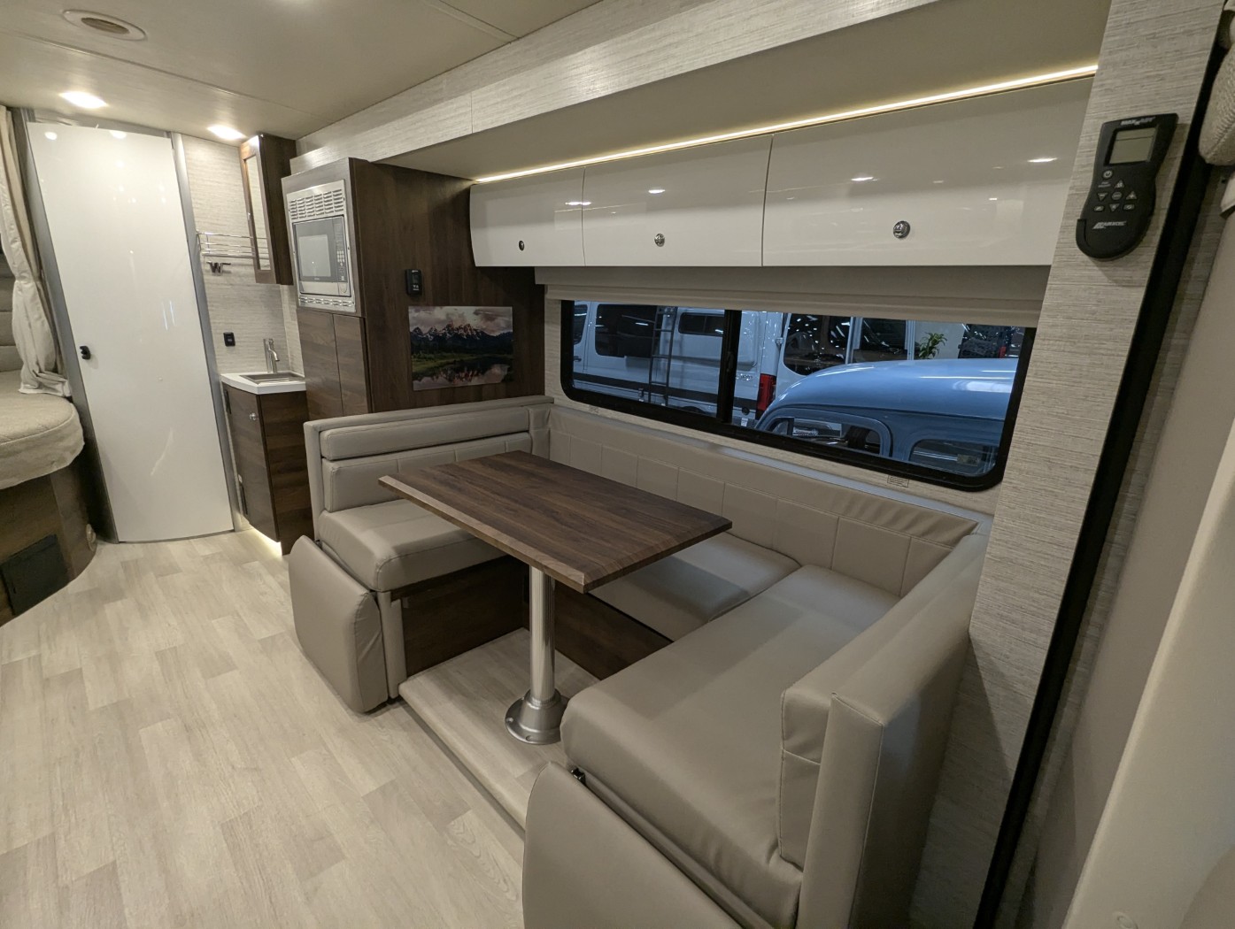 2023 Winnebago View 24J - Image 18