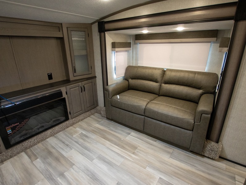 2022 Coachmen Chaparral 334FL - Image 25