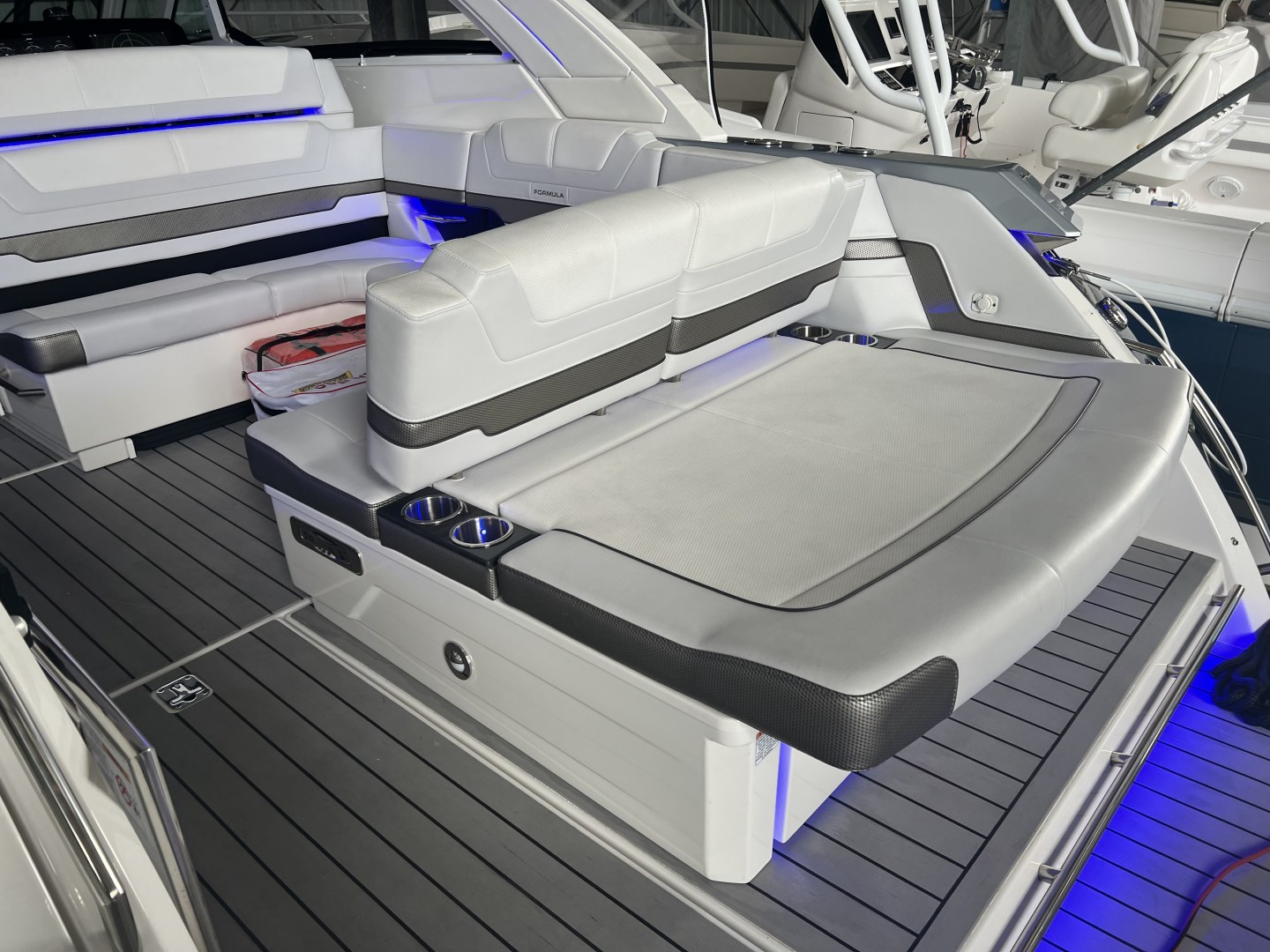 2021 Formula 380 Super Sport Crossover OB - Image 10