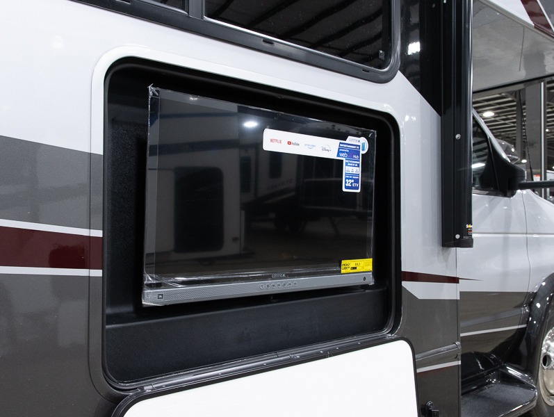 2025 Forest River Sunseeker 3050S - Image 6