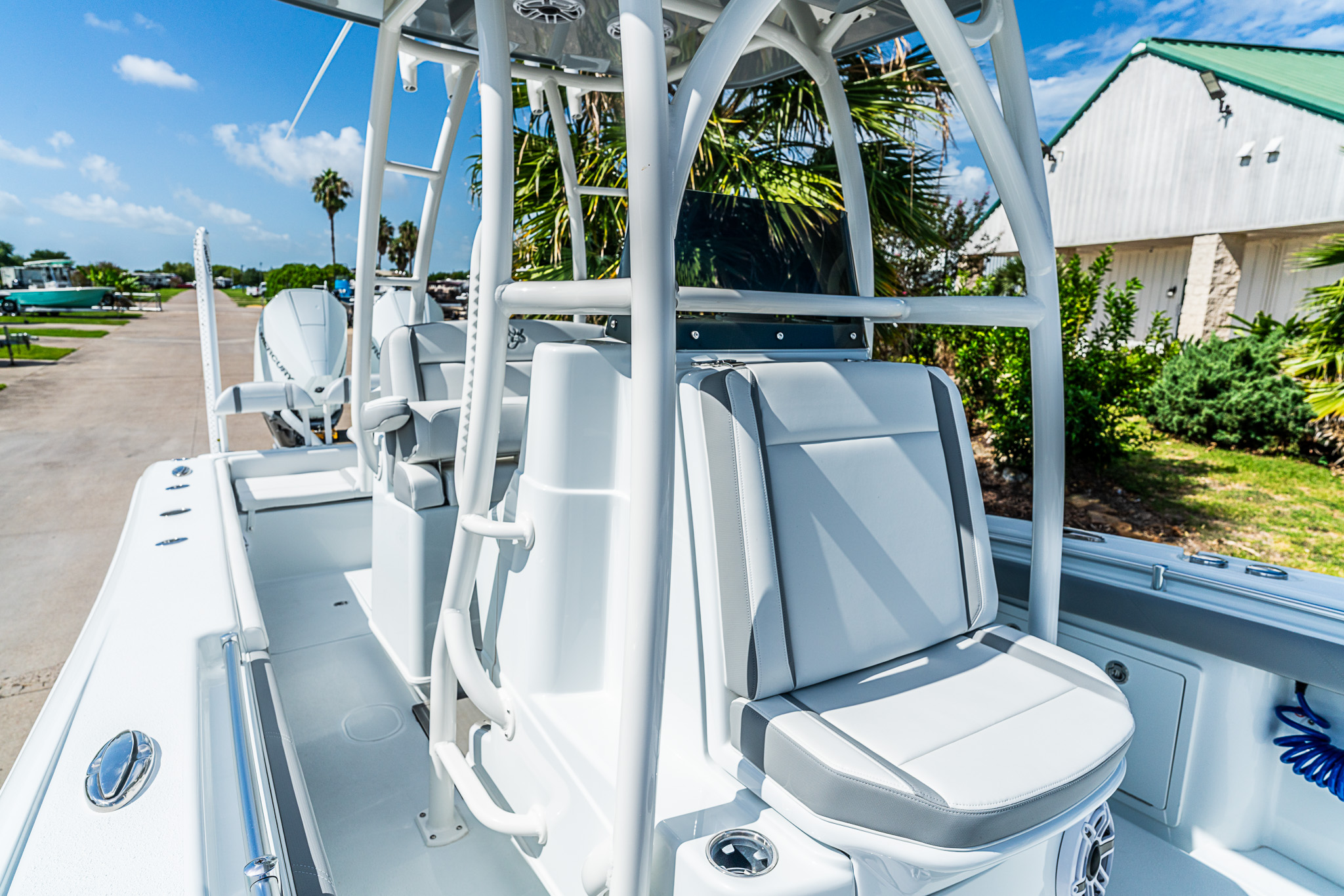 2027 YELLOWFIN 26 Hybrid Base - Image 22