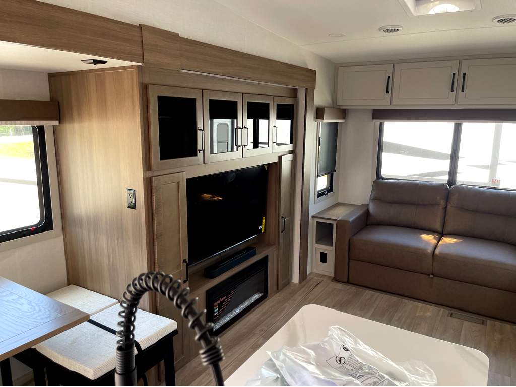 2027 VENTURE RV SPORTTREK 353VIK - Image 11