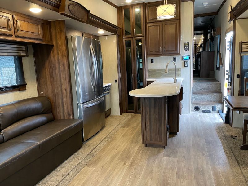 2018 Palomino Columbus 298RL - Image 7