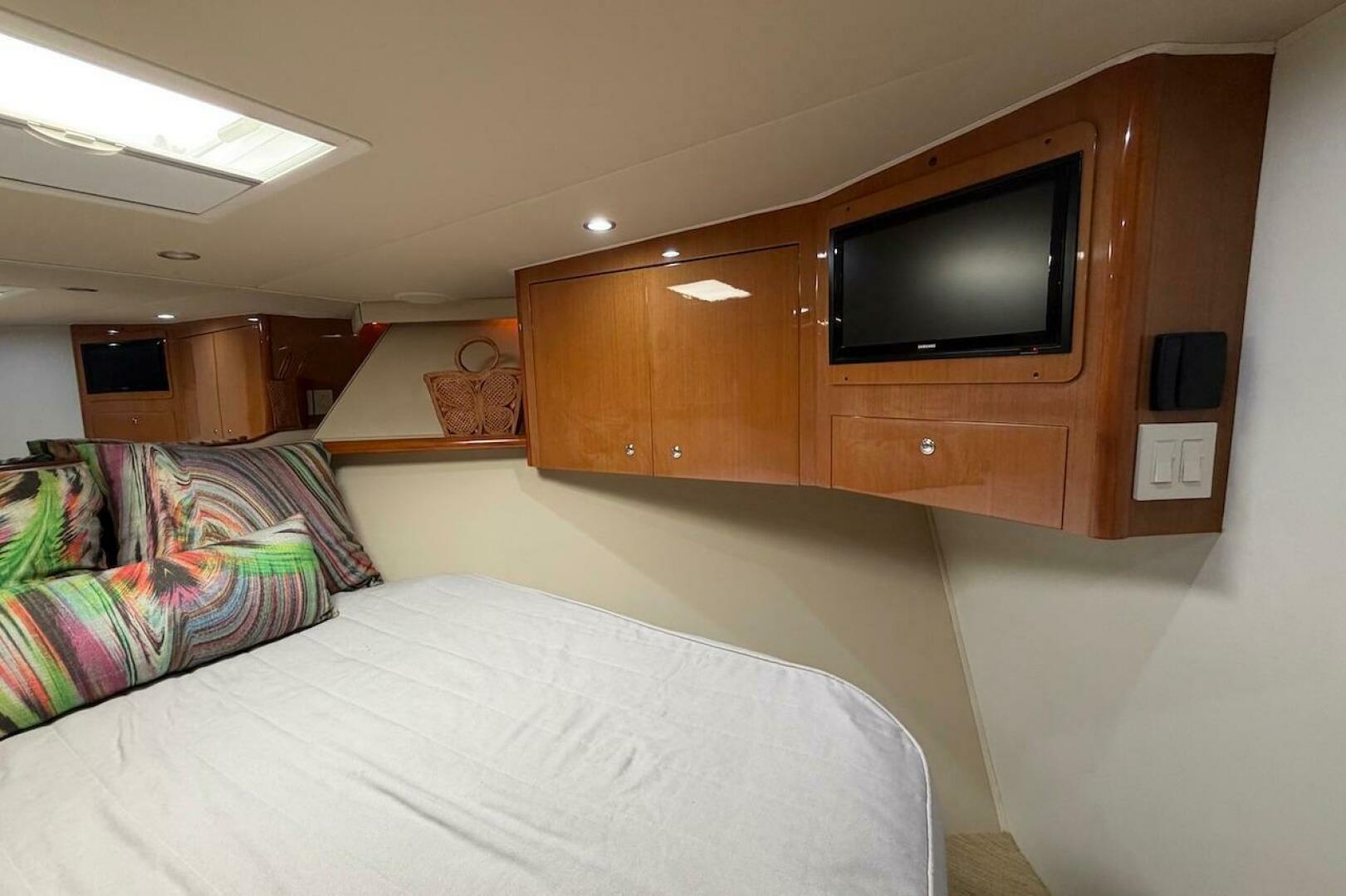 2004 Viking 56 Convertible - Image 27