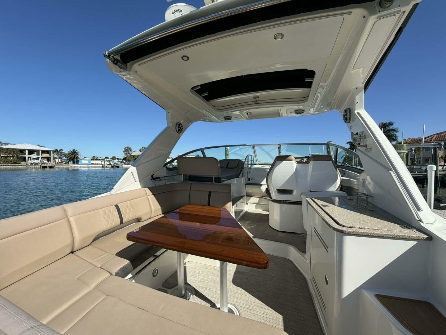 2016 Sea Ray 350 Sundancer - Image 23