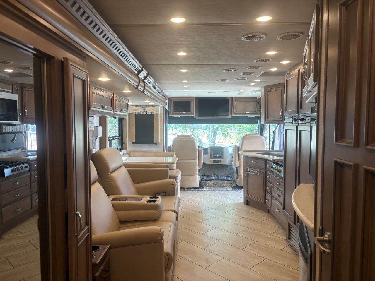 2021 Newmar Bay Star 3401 - Image 25