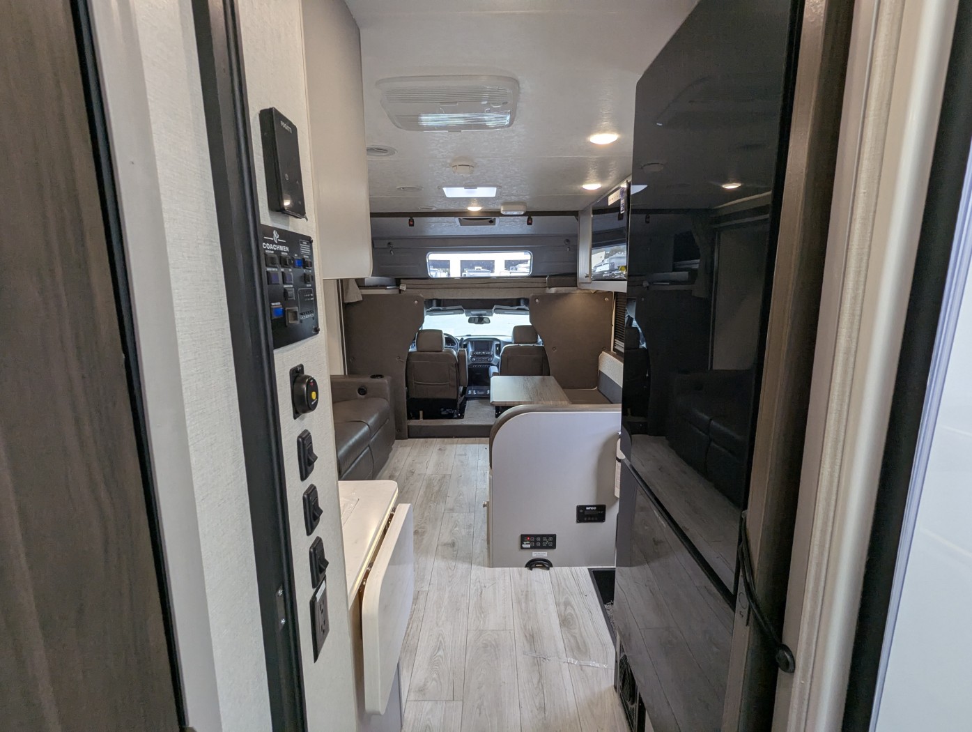 2026 Coachmen Entourage 330DS - Image 37