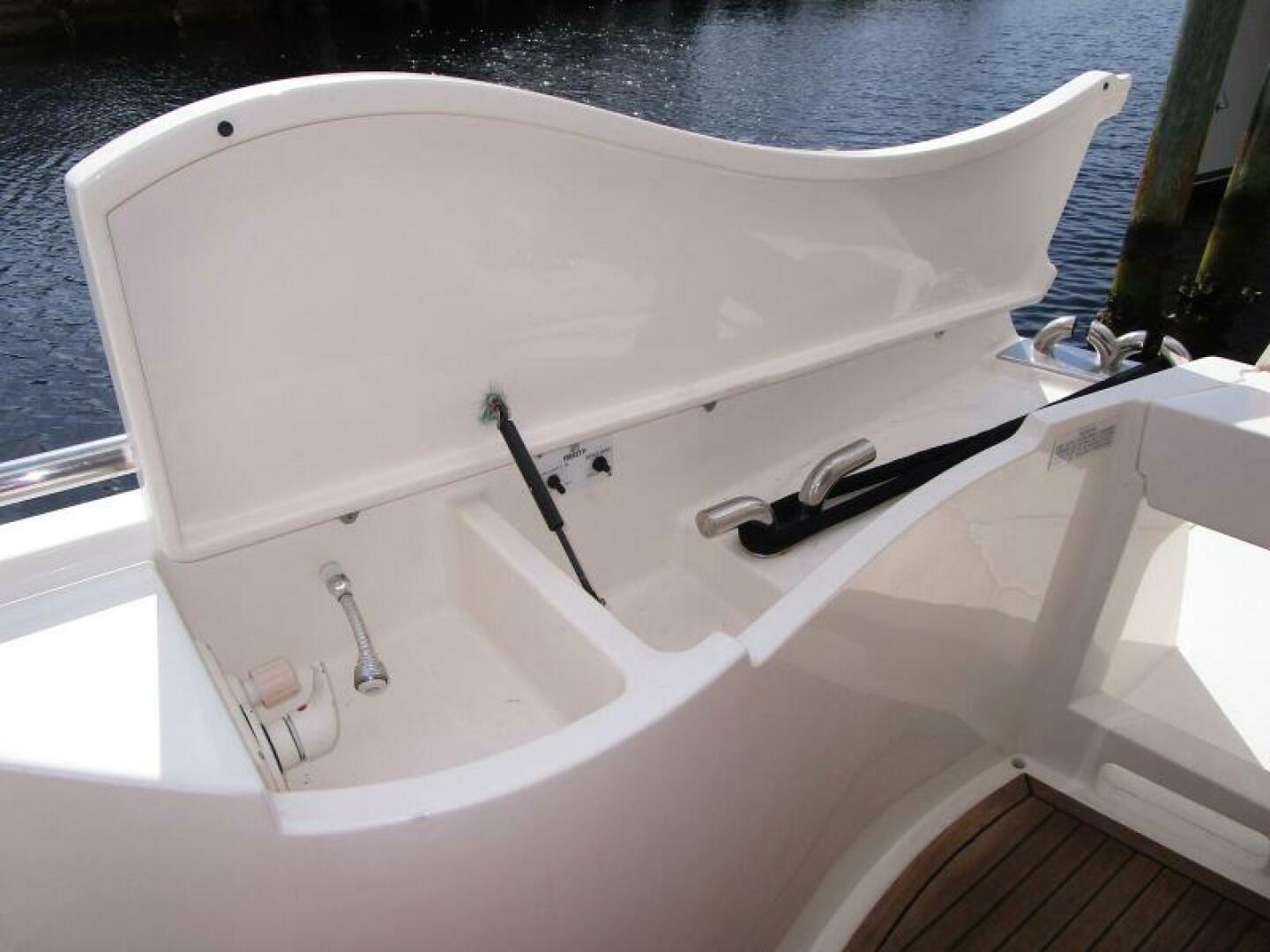 2003 Ferretti Yachts 590 Motor Yacht - Image 39