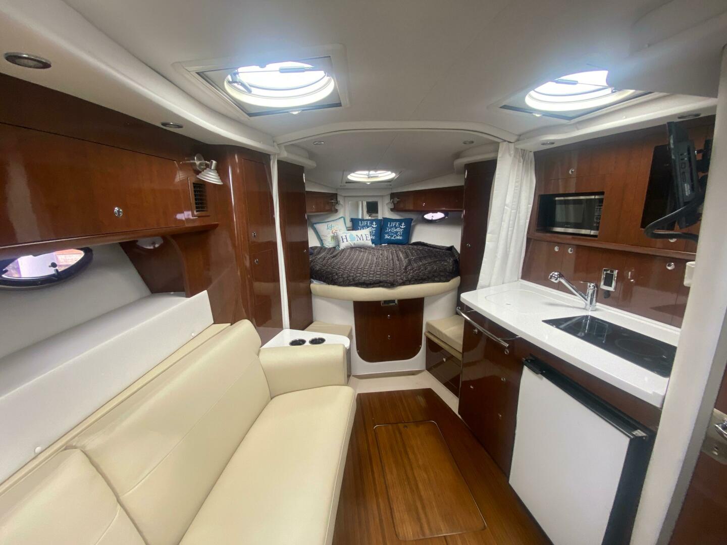 2018 Four Winns 355 Vista - Image 3