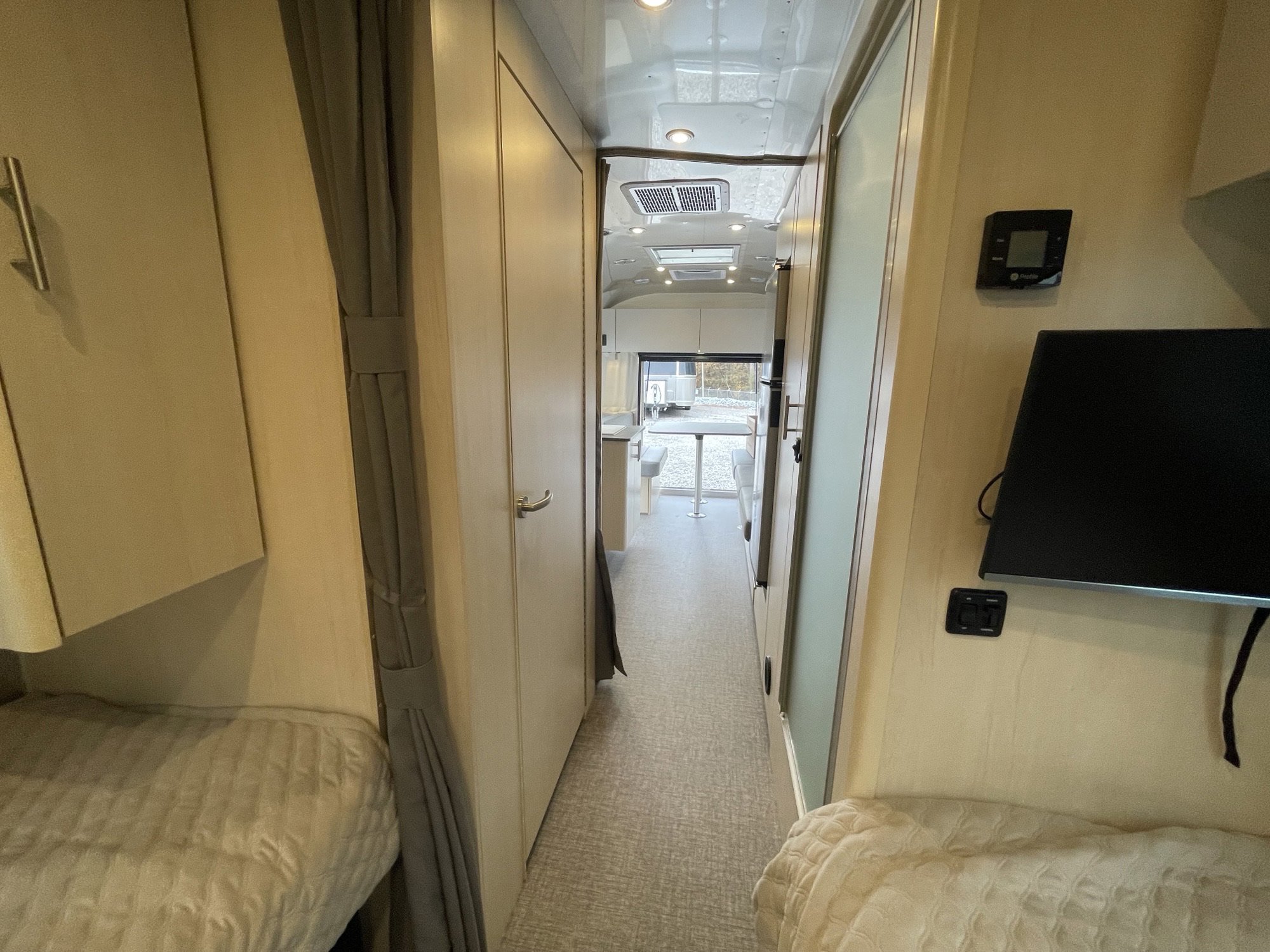 2026 AIRSTREAM FLYING CLOUD 25FBT - Image 21