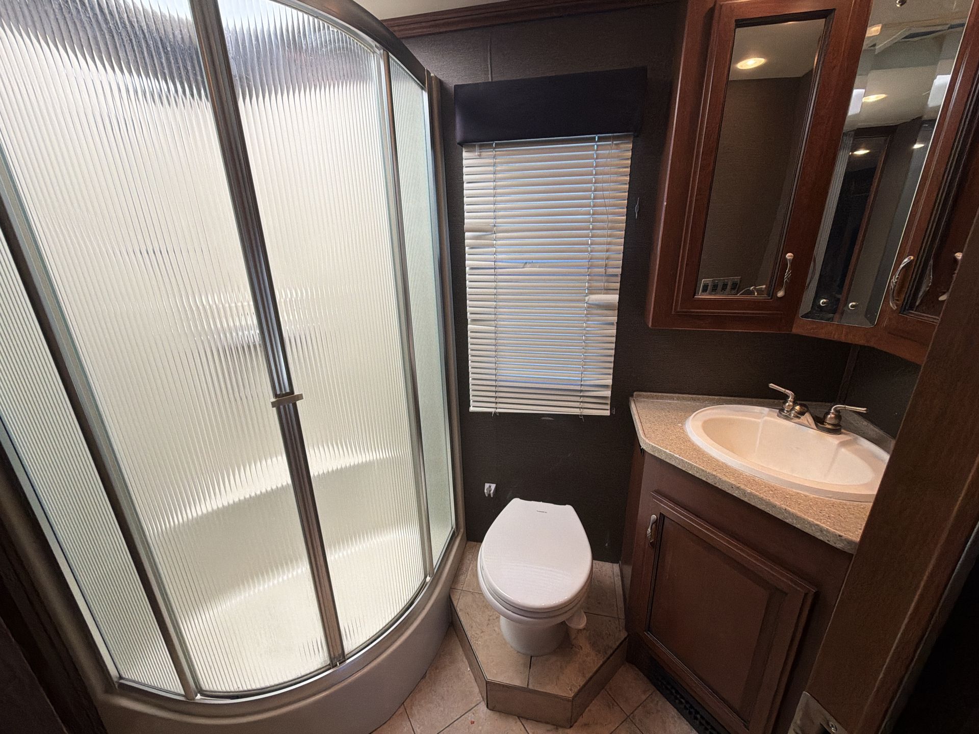 2013 Fleetwood Expedition 38B - Image 25