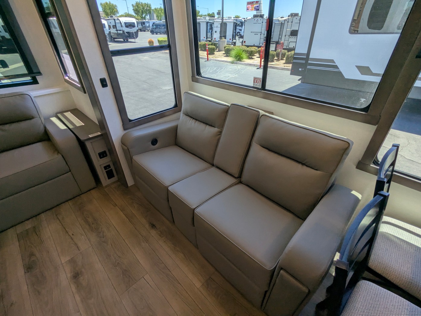 2026 Alliance RV Benchmark 42LFT - Image 21