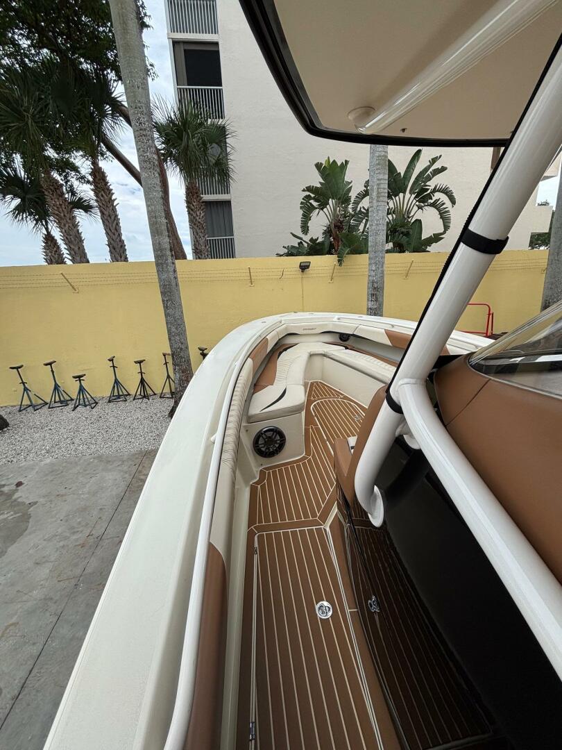 2013 Statement 35 Center Console - Image 26