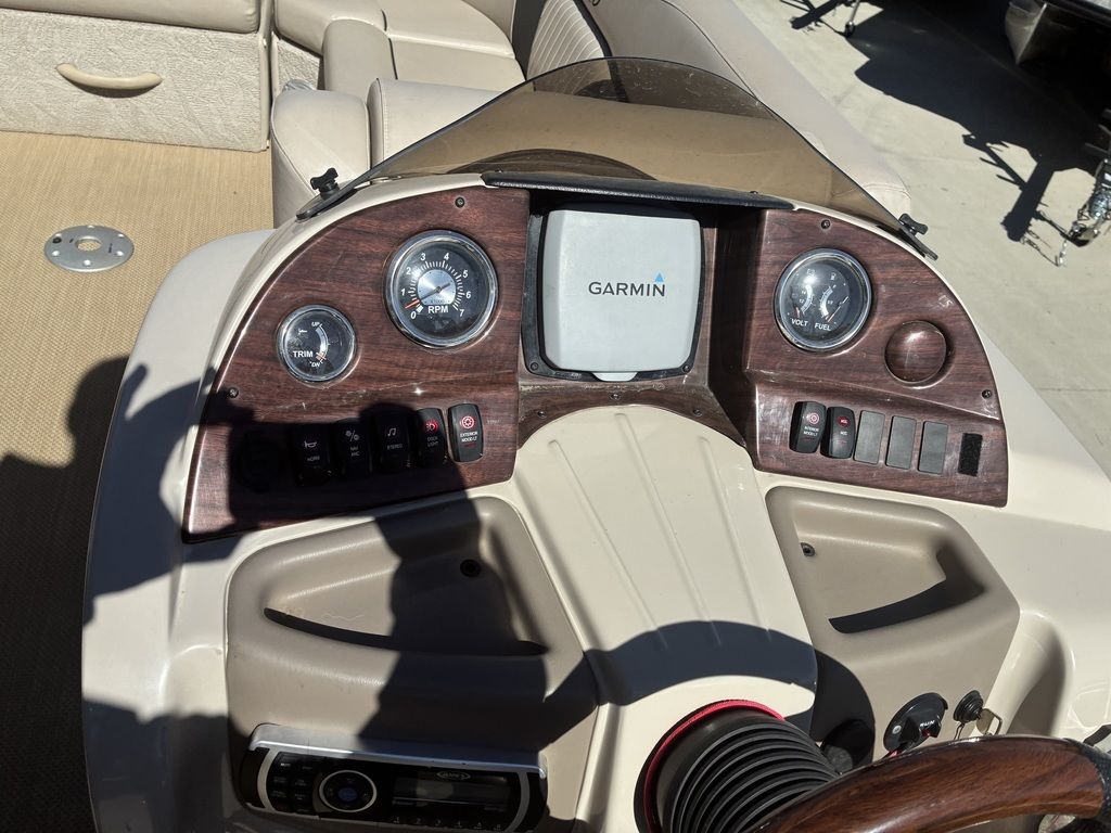 2014 Avalon C SERIES WIND JAMMER 24 - Image 19