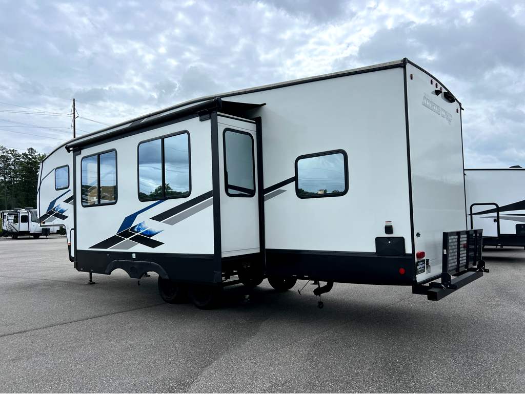 2024 FOREST RIVER CHEROKEE ARTICWOLF 287BH - Image 3