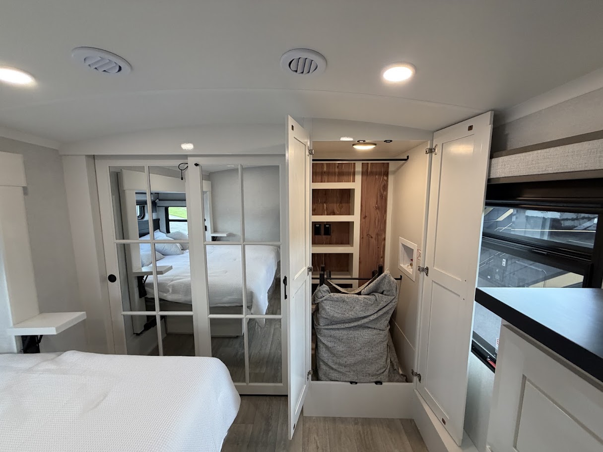 2027 JAYCO PINNACLE 32RLTS - Image 46