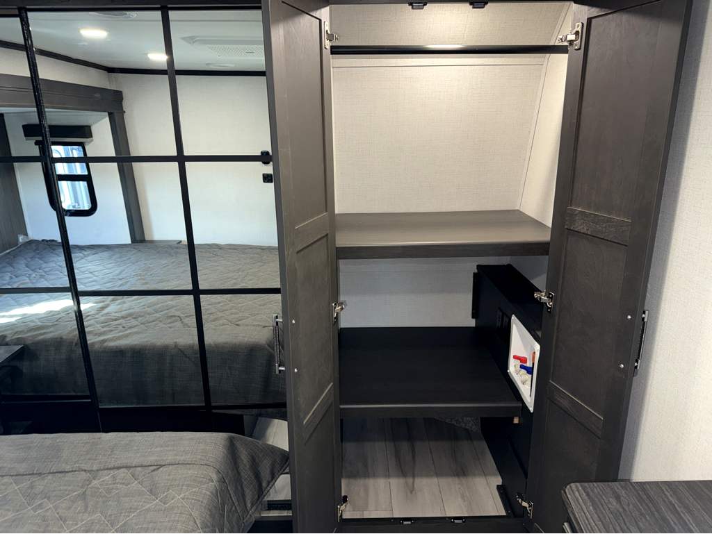 2026 Keystone AVALANCHE 366LS - Image 22