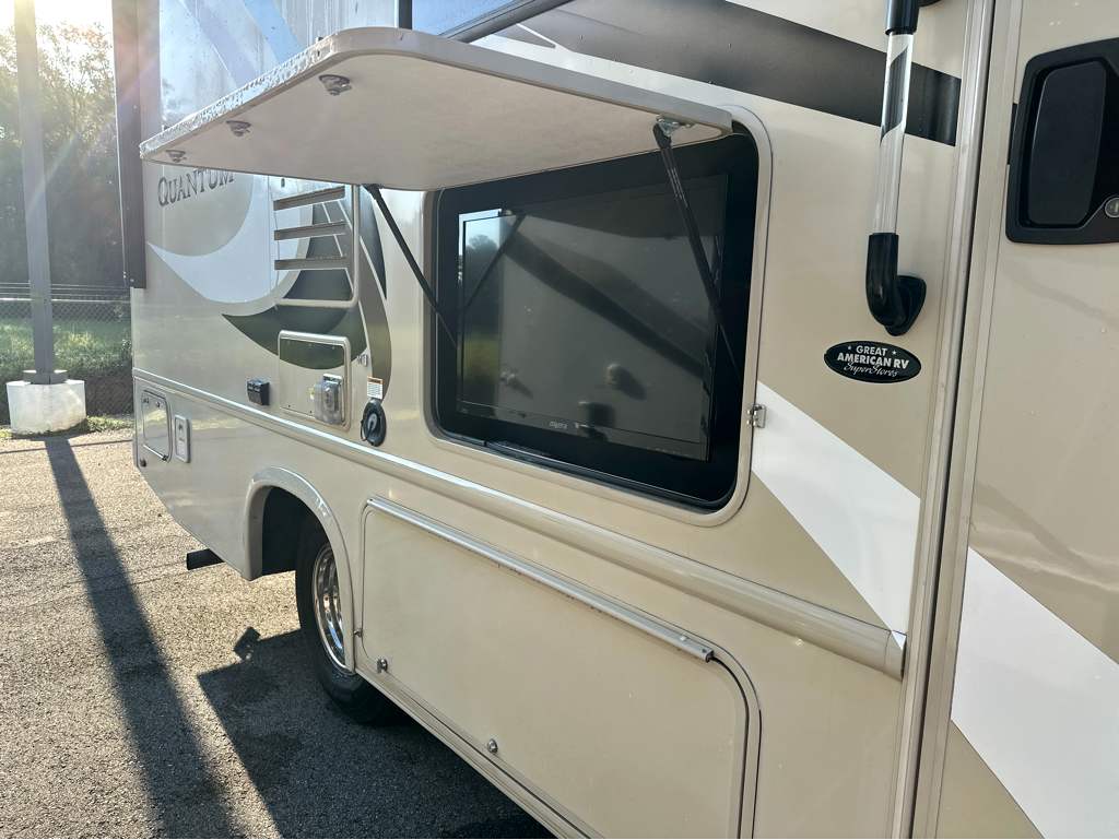 2018 THOR MOTOR COACH QUANTUM KM24 - Image 7