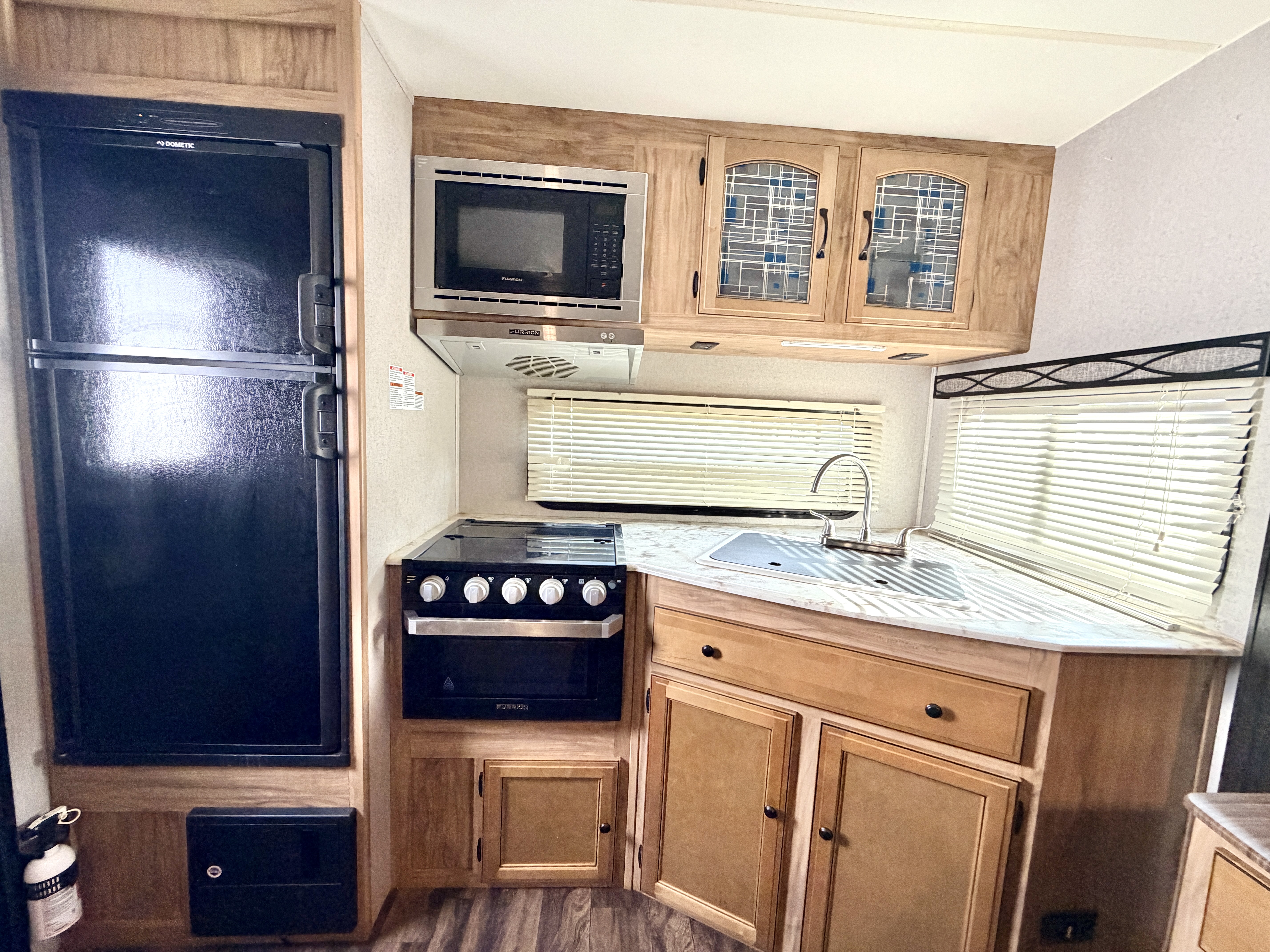 2019 Coachmen Freedom Express Ultra Lite 246RKS - Image 10