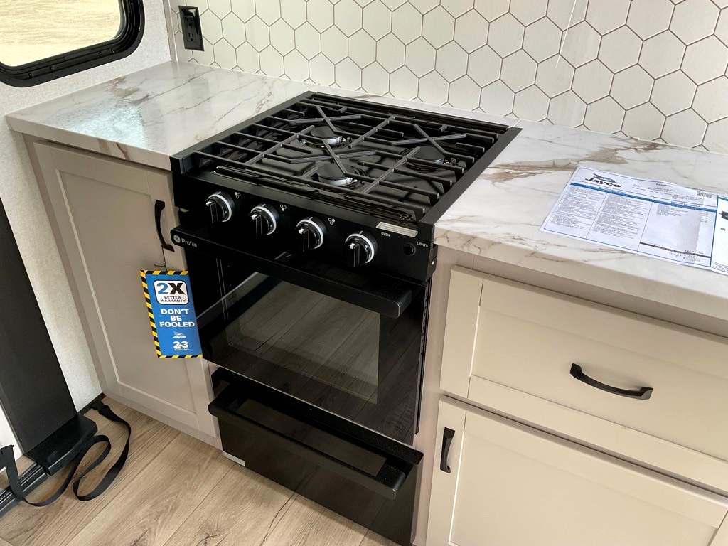2026 JAYCO SEISMIC 395 - Image 25