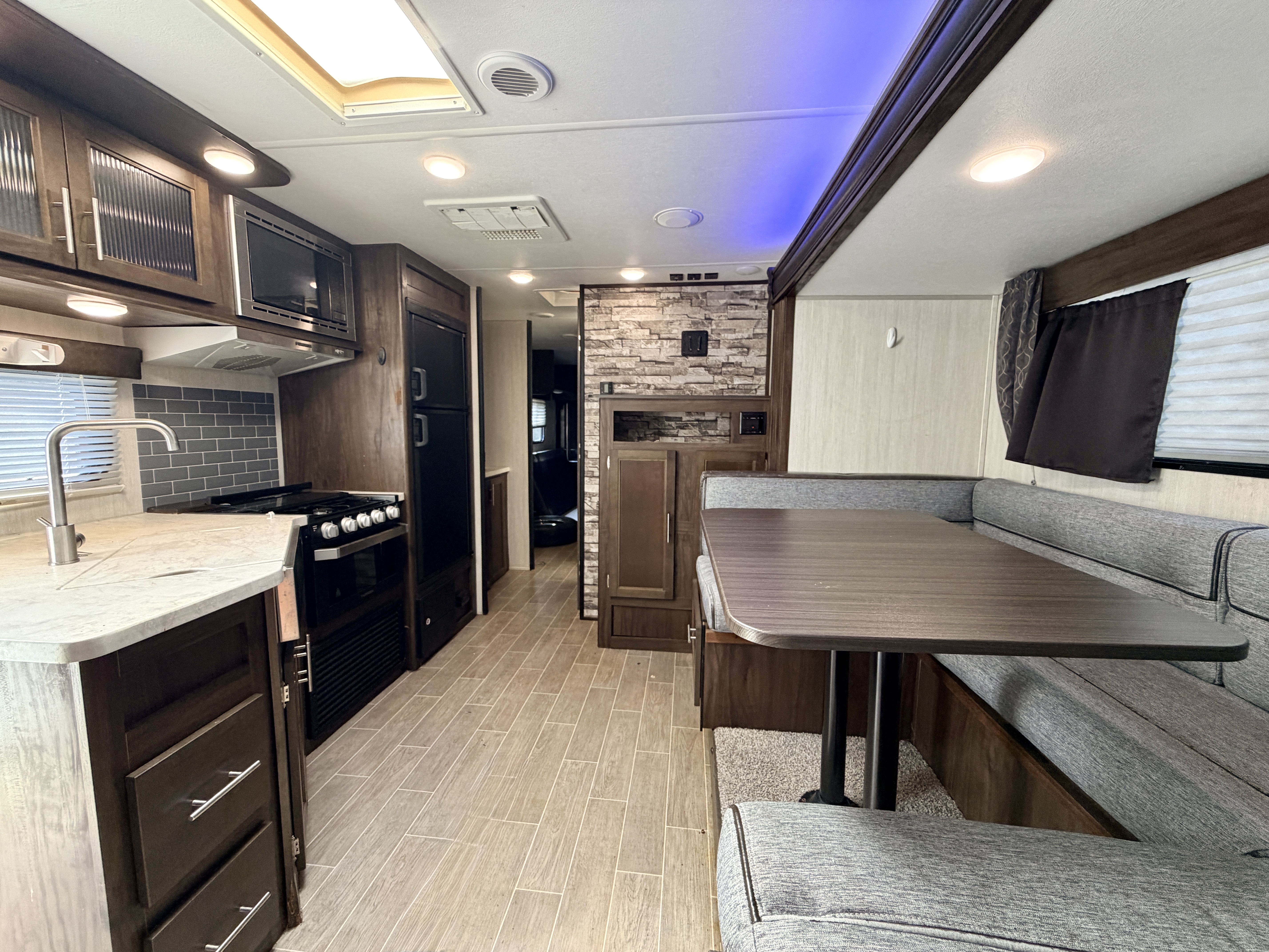 2020 Forest River Cherokee Grey Wolf 27RR - Image 10