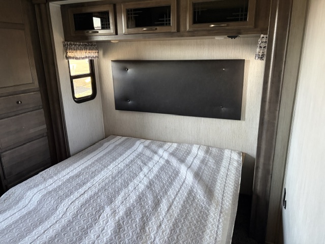 2022 Forest River Sandpiper Luxury 379FLOK - Image 15