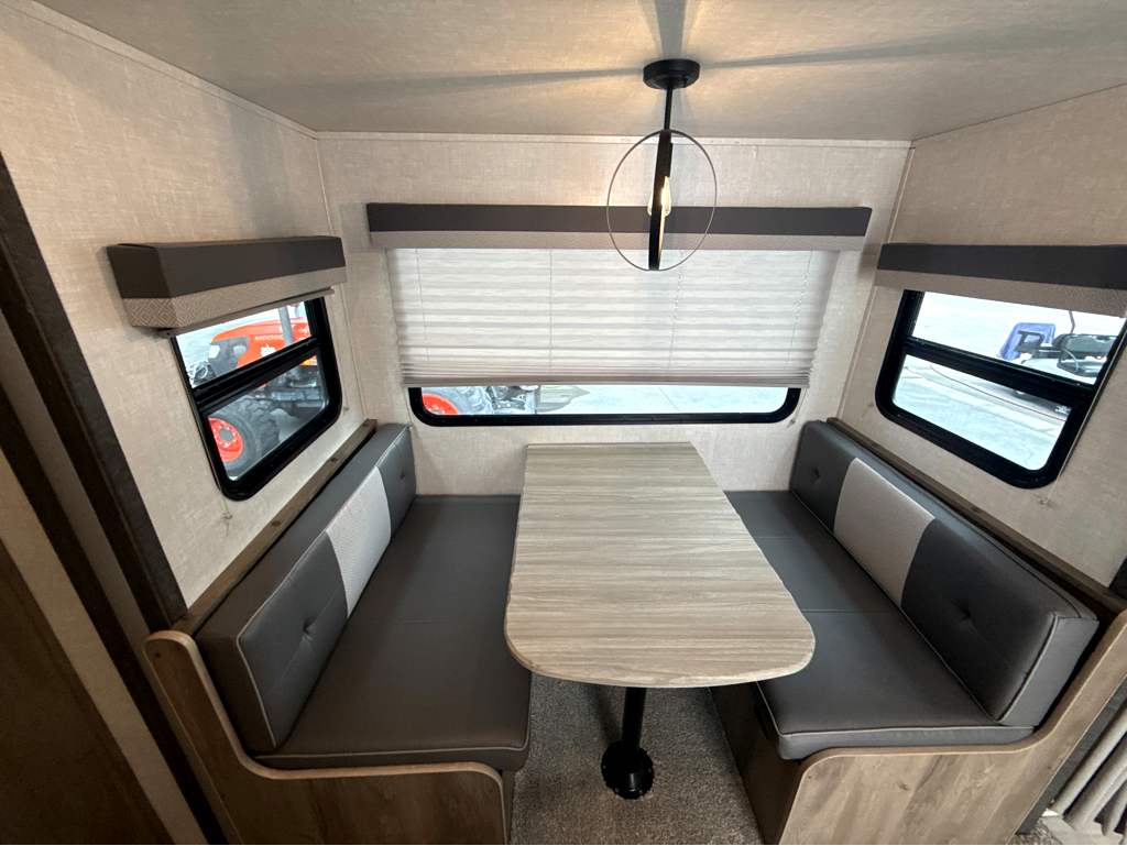 2022 FOREST RIVER SURVEYOR 240BHLE - Image 12
