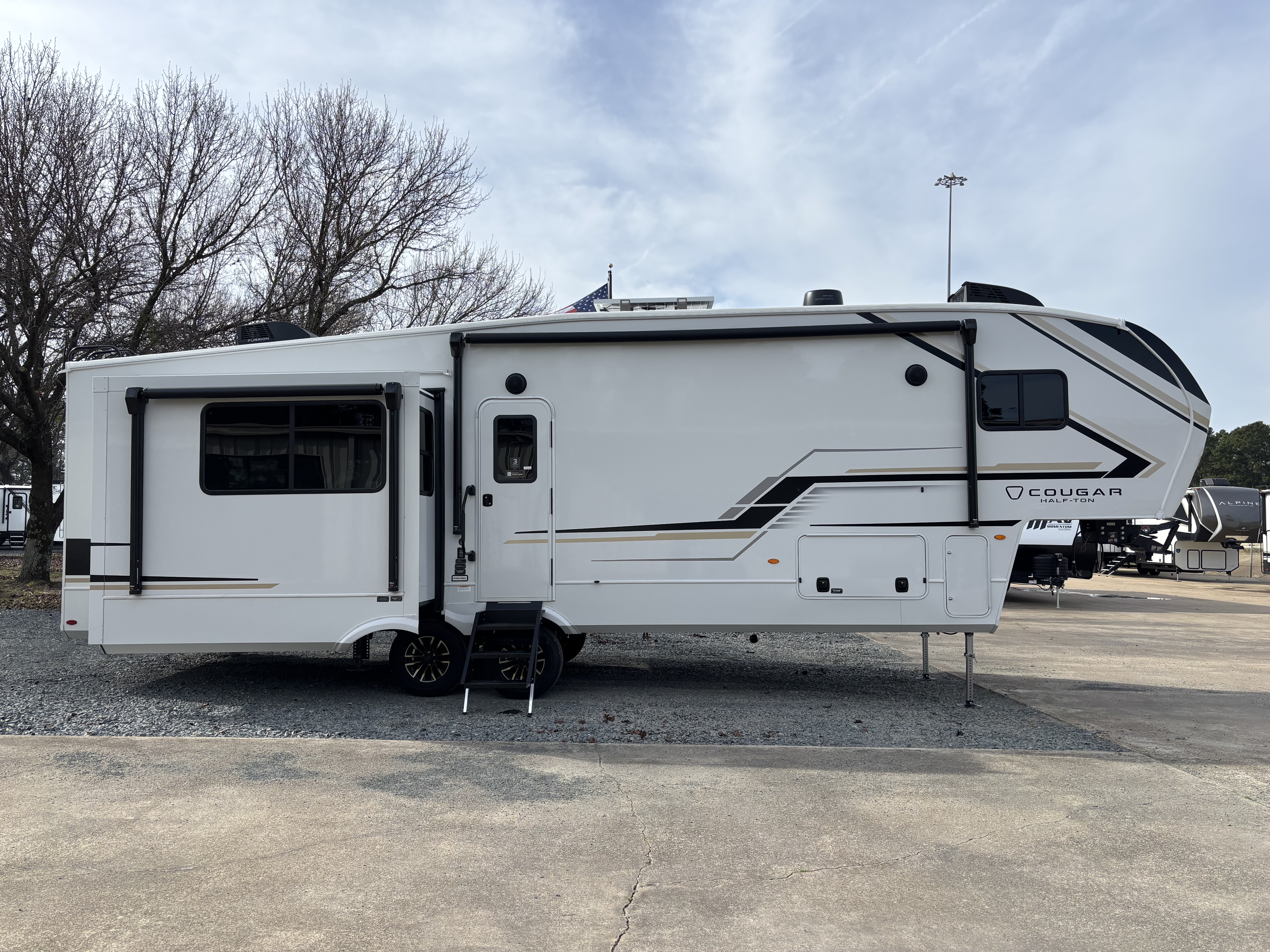 2026 Keystone Cougar Half-Ton 29MBD - Image 3