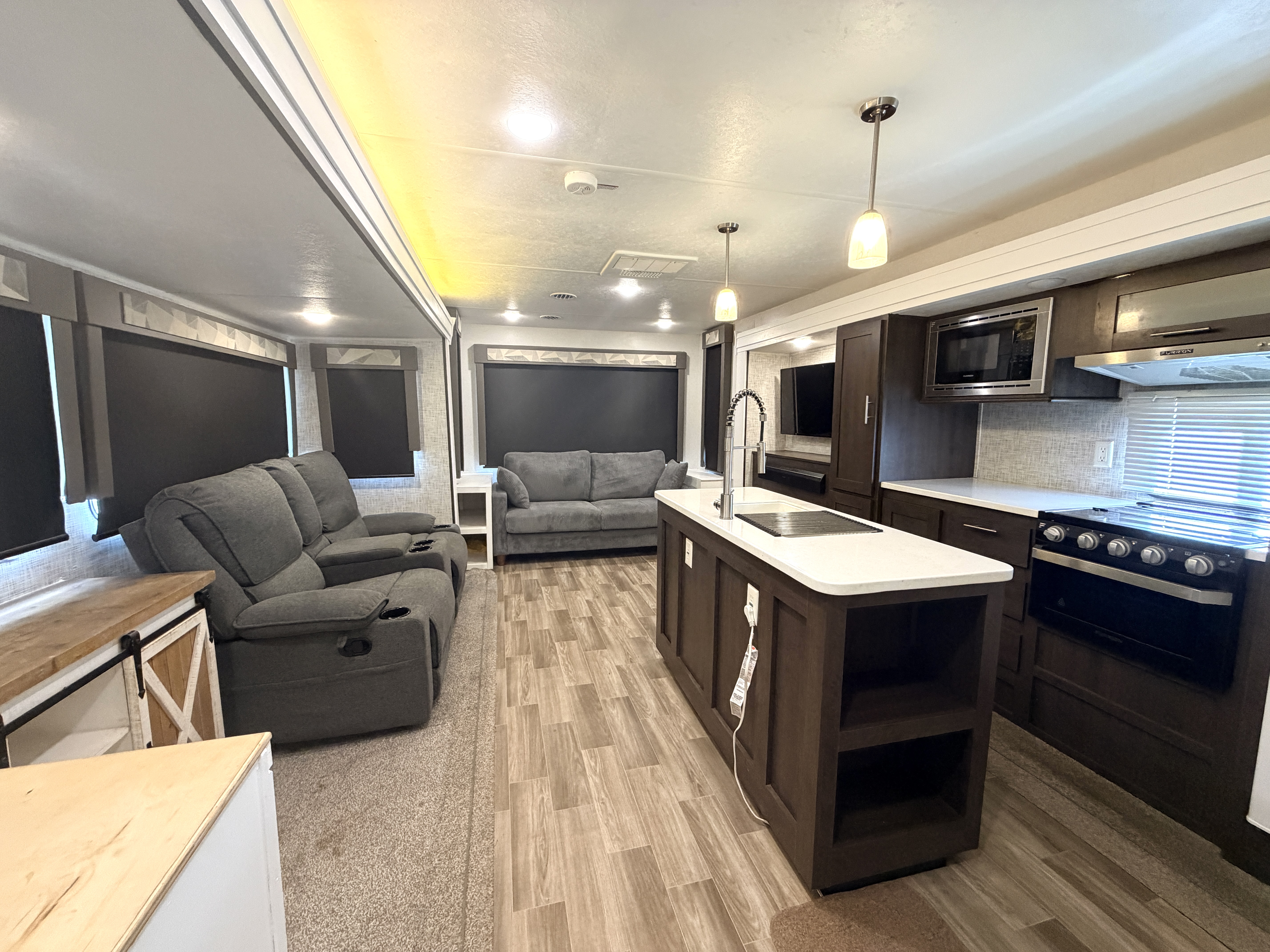 2019 Forest River Wildwood 27RE - Image 9
