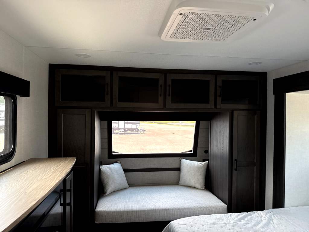 2027 VENTURE RV SPORTTREK 292VRB - Image 26