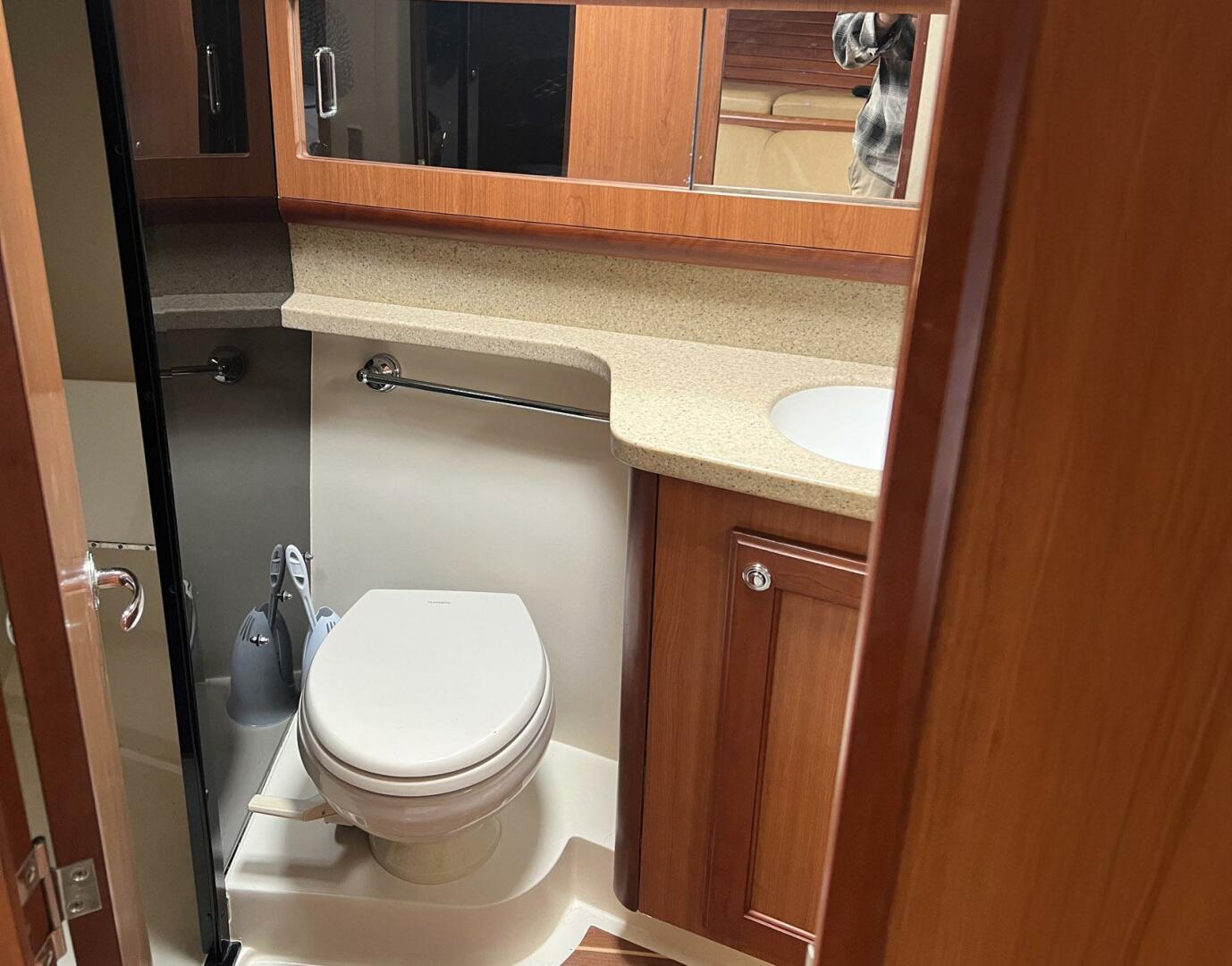 2007 Luhrs 41 Hardtop Express - Image 9